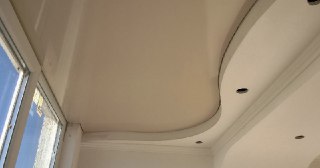 Натяжной потолок на балкон Новоалтайск, цена 6134 руб.